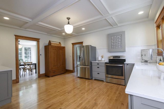 W247S8375 Stonehill DRIVE, Mukwonago, WI 53149