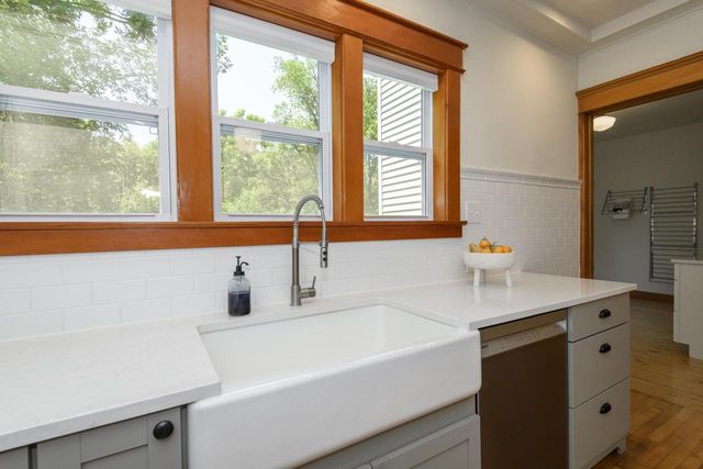 W247S8375 Stonehill DRIVE, Mukwonago, WI 53149