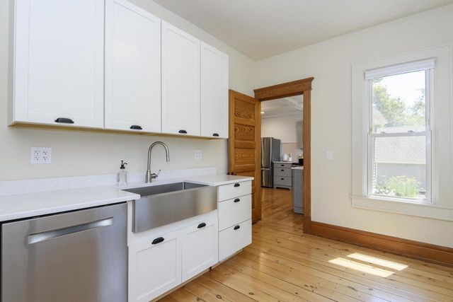 W247S8375 Stonehill DRIVE, Mukwonago, WI 53149