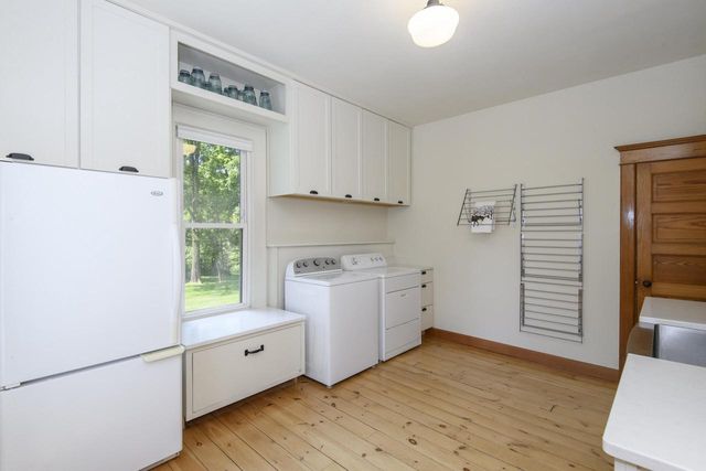 W247S8375 Stonehill DRIVE, Mukwonago, WI 53149