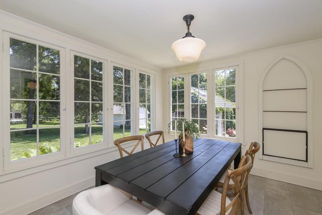 W247S8375 Stonehill DRIVE, Mukwonago, WI 53149