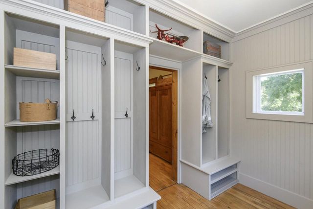 W247S8375 Stonehill DRIVE, Mukwonago, WI 53149