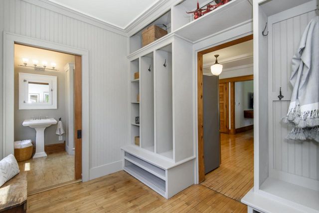 W247S8375 Stonehill DRIVE, Mukwonago, WI 53149