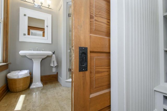 W247S8375 Stonehill DRIVE, Mukwonago, WI 53149