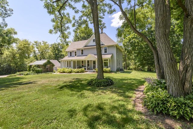 W247S8375 Stonehill DRIVE, Mukwonago, WI 53149