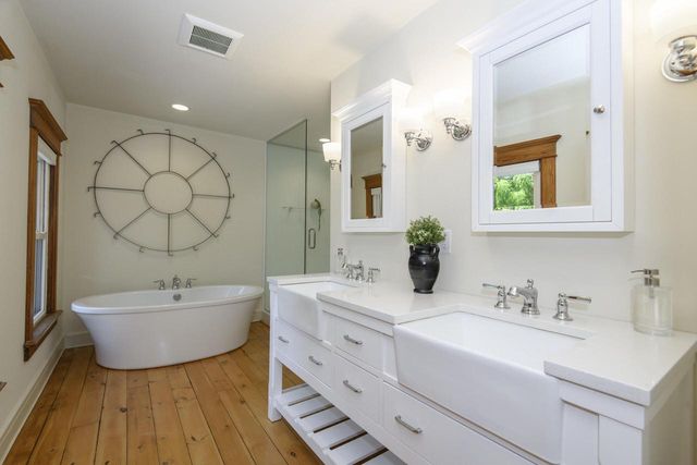 W247S8375 Stonehill DRIVE, Mukwonago, WI 53149