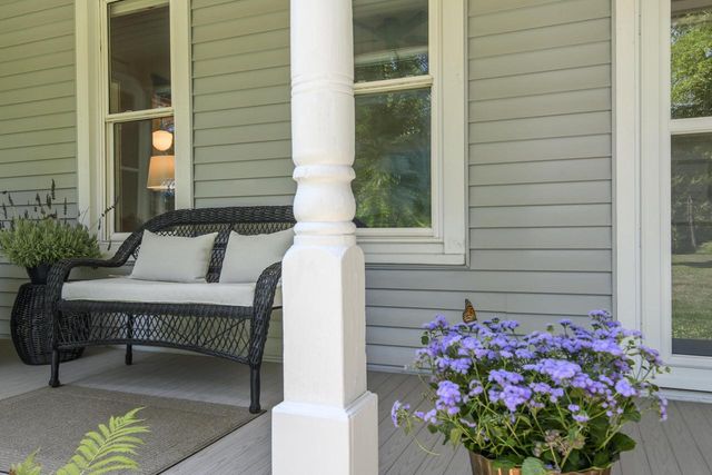 W247S8375 Stonehill DRIVE, Mukwonago, WI 53149
