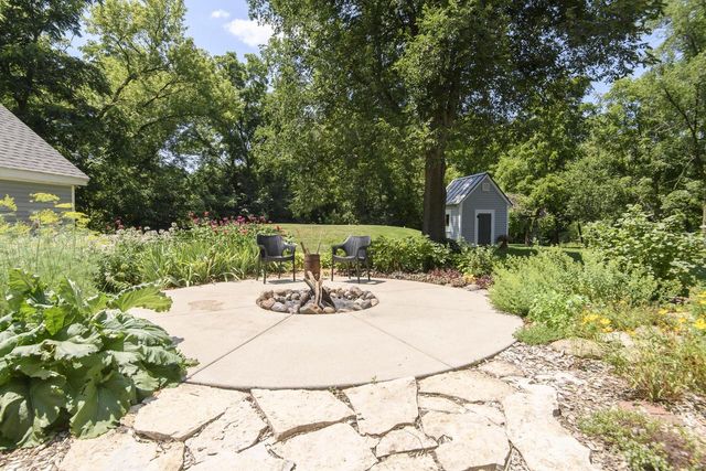 W247S8375 Stonehill DRIVE, Mukwonago, WI 53149