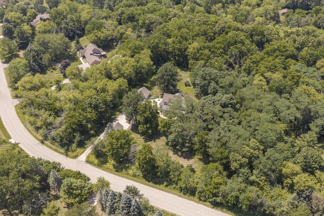 W247S8375 Stonehill DRIVE, Mukwonago, WI 53149