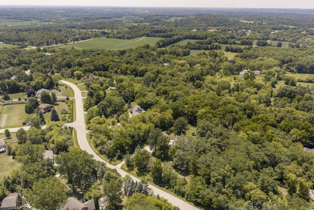 W247S8375 Stonehill DRIVE, Mukwonago, WI 53149