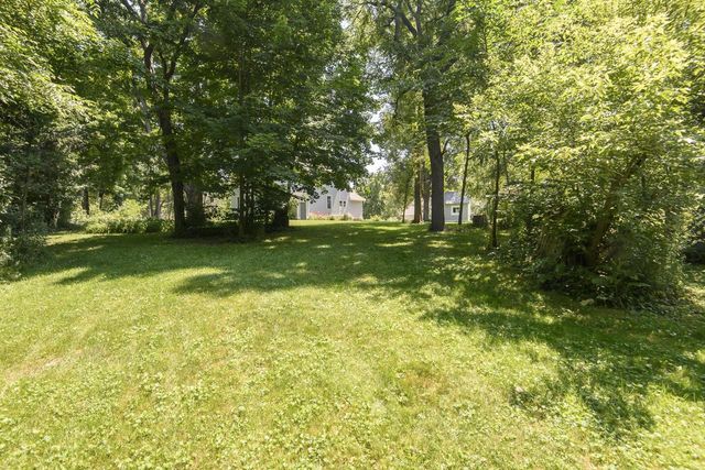 W247S8375 Stonehill DRIVE, Mukwonago, WI 53149