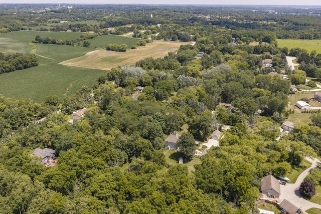 W247S8375 Stonehill DRIVE, Mukwonago, WI 53149