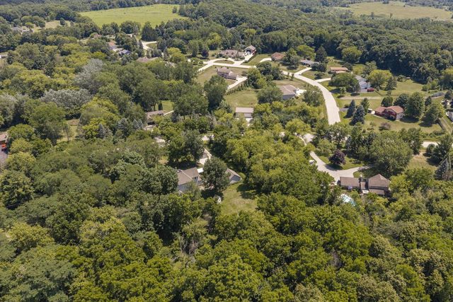 W247S8375 Stonehill DRIVE, Mukwonago, WI 53149