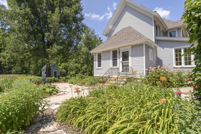 W247S8375 Stonehill DRIVE, Mukwonago, WI 53149