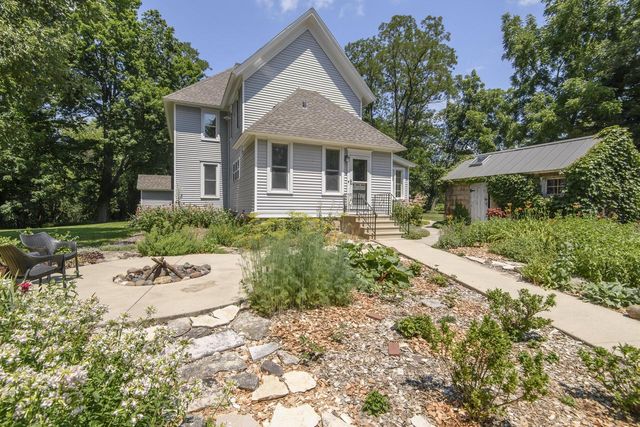 W247S8375 Stonehill DRIVE, Mukwonago, WI 53149