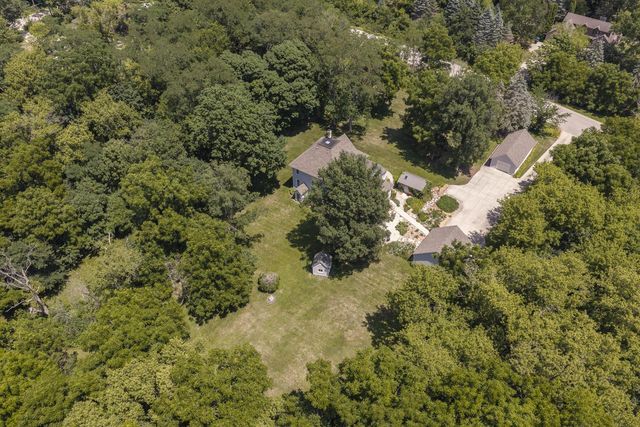 W247S8375 Stonehill DRIVE, Mukwonago, WI 53149