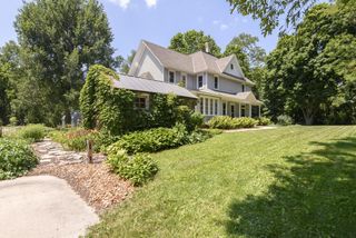 W247S8375 Stonehill DRIVE, Mukwonago, WI 53149