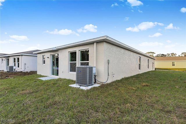 834 Friendship CIR, Labelle, FL 33935