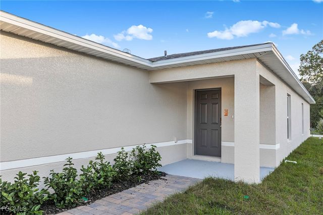 834 Friendship CIR, Labelle, FL 33935