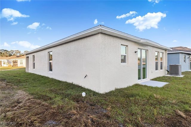 834 Friendship CIR, Labelle, FL 33935