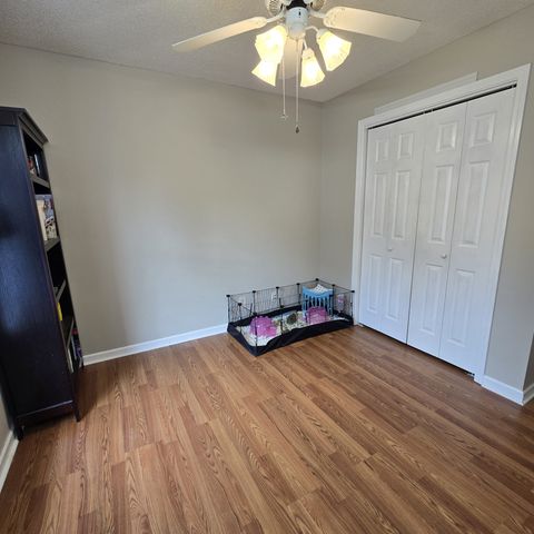 1327 Bluebonnet Dr, Clarksville, TN 37042