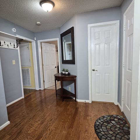 1327 Bluebonnet Dr, Clarksville, TN 37042