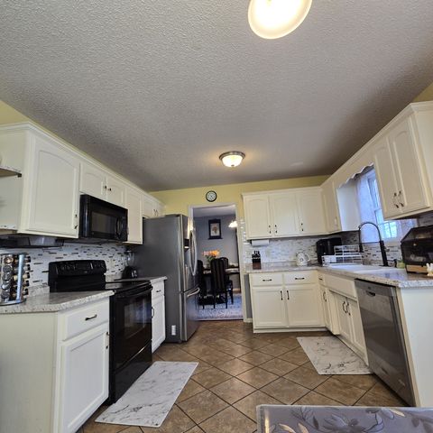 1327 Bluebonnet Dr, Clarksville, TN 37042