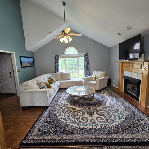 1327 Bluebonnet Dr, Clarksville, TN 37042