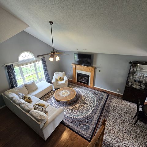 1327 Bluebonnet Dr, Clarksville, TN 37042