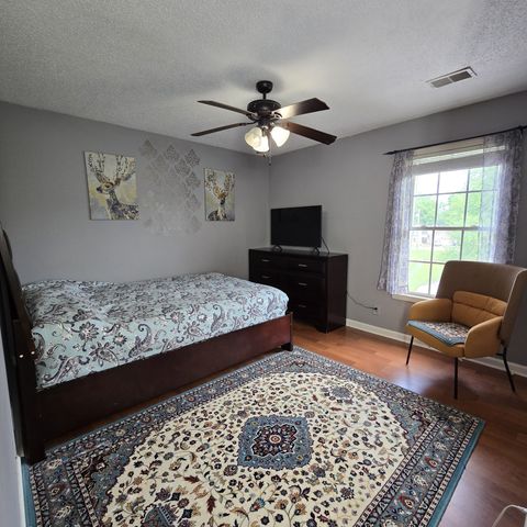 1327 Bluebonnet Dr, Clarksville, TN 37042