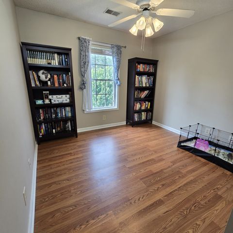 1327 Bluebonnet Dr, Clarksville, TN 37042