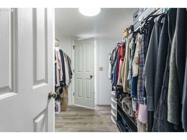 4000 CARMAN Dr E-68, Lake Oswego, OR 97035