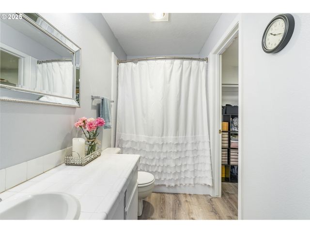 4000 CARMAN Dr E-68, Lake Oswego, OR 97035