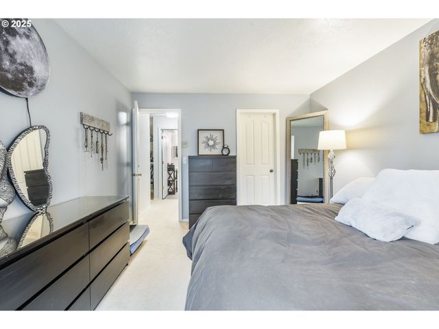 4000 CARMAN Dr E-68, Lake Oswego, OR 97035