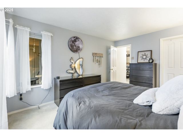 4000 CARMAN Dr E-68, Lake Oswego, OR 97035