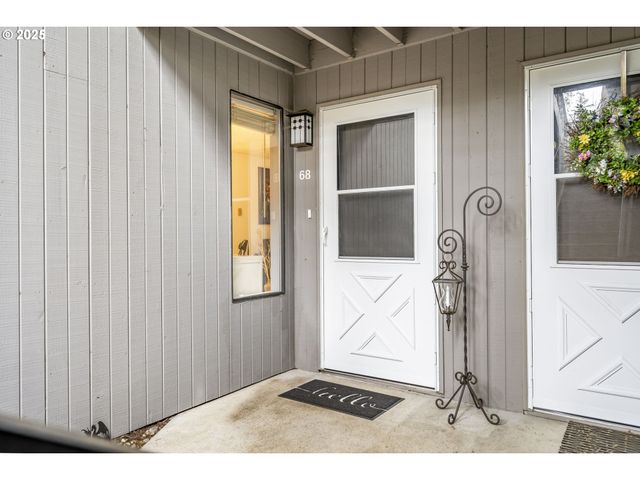 4000 CARMAN Dr E-68, Lake Oswego, OR 97035