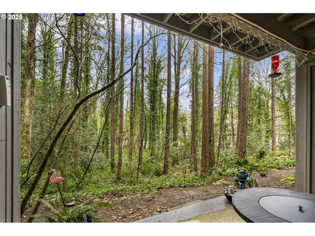 4000 CARMAN Dr E-68, Lake Oswego, OR 97035