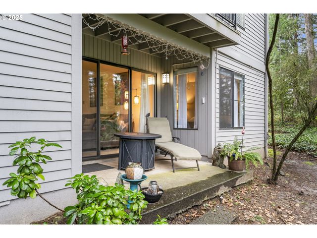 4000 CARMAN Dr E-68, Lake Oswego, OR 97035