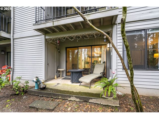 4000 CARMAN Dr E-68, Lake Oswego, OR 97035