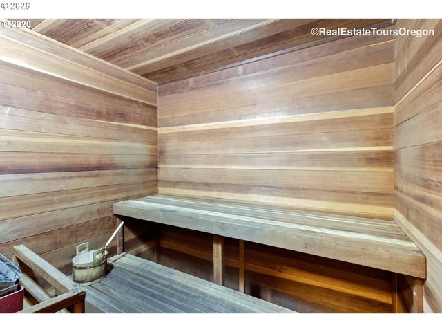 4000 CARMAN Dr E-68, Lake Oswego, OR 97035