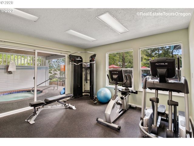 4000 CARMAN Dr E-68, Lake Oswego, OR 97035