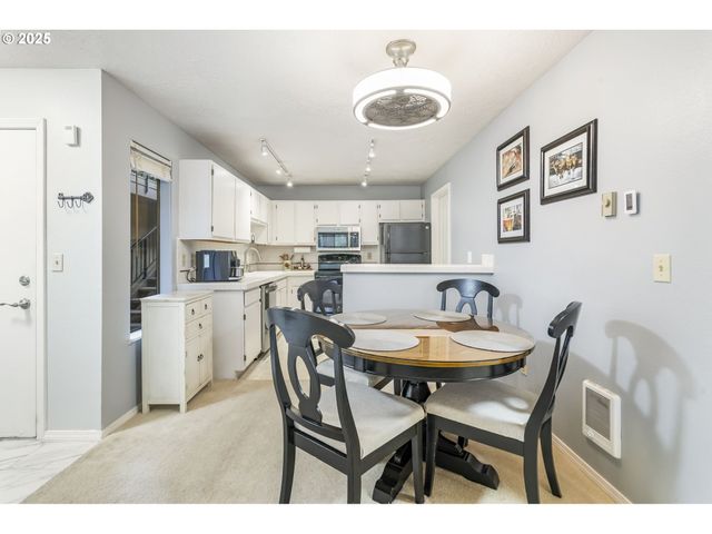 4000 CARMAN Dr E-68, Lake Oswego, OR 97035