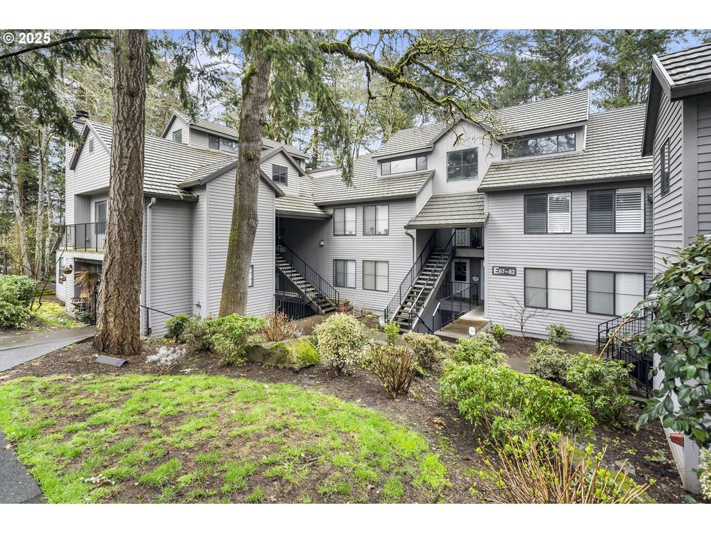 4000 CARMAN Dr E-68, Lake Oswego, OR 97035