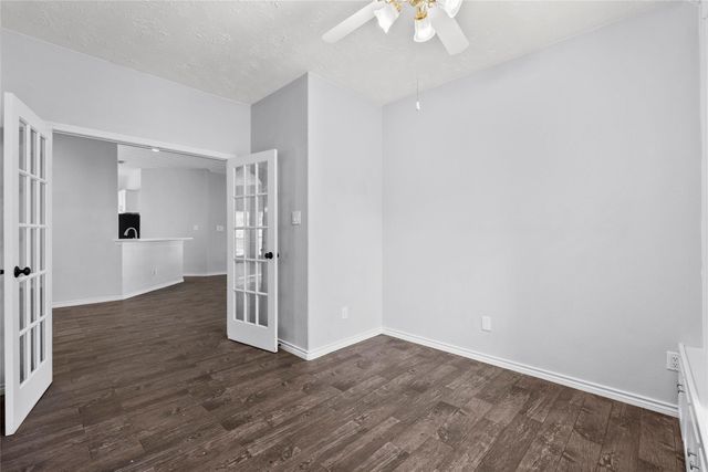 323 Colony Creek Drive, Dickinson, TX 77539