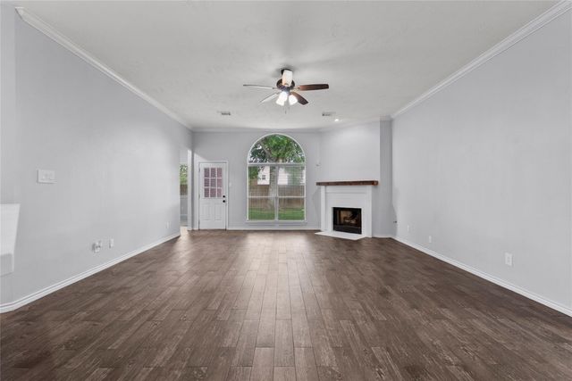 323 Colony Creek Drive, Dickinson, TX 77539