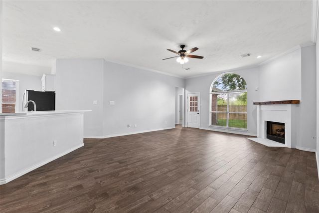 323 Colony Creek Drive, Dickinson, TX 77539