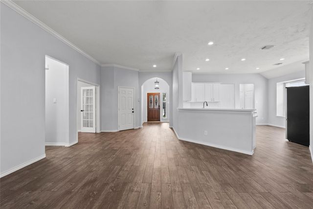 323 Colony Creek Drive, Dickinson, TX 77539