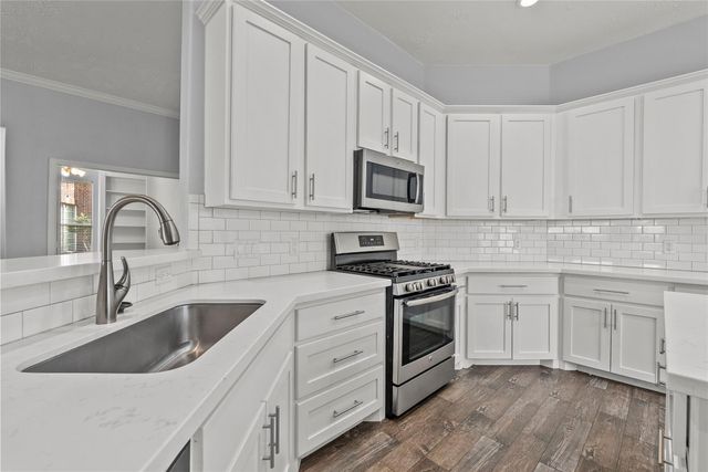 323 Colony Creek Drive, Dickinson, TX 77539