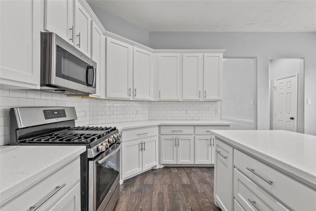 323 Colony Creek Drive, Dickinson, TX 77539