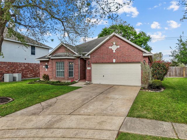 323 Colony Creek Drive, Dickinson, TX 77539